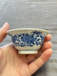 A large collection of 25 sets of Chinese blue, white and Imari-style cups and saucers, Kangxi/Qianlong