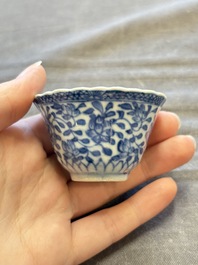 A large collection of 33 Chinese blue, white and Imari-style cups and 43 saucers, 17/19th C.