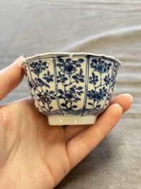 A large collection of 33 Chinese blue, white and Imari-style cups and 43 saucers, 17/19th C.
