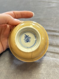 A large collection of 25 sets of Chinese blue, white and Imari-style cups and saucers, Kangxi/Qianlong