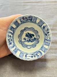 A large collection of 25 sets of Chinese blue, white and Imari-style cups and saucers, Kangxi/Qianlong