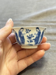 A large collection of 33 Chinese blue, white and Imari-style cups and 43 saucers, 17/19th C.
