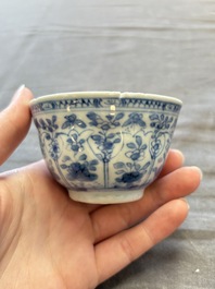 A large collection of 25 sets of Chinese blue, white and Imari-style cups and saucers, Kangxi/Qianlong