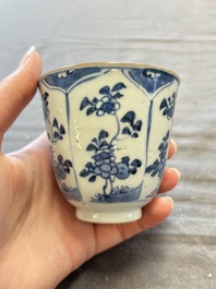 A large collection of 25 sets of Chinese blue, white and Imari-style cups and saucers, Kangxi/Qianlong