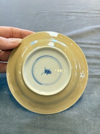 A large collection of 33 Chinese blue, white and Imari-style cups and 43 saucers, 17/19th C.