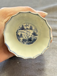 A large collection of 33 Chinese blue, white and Imari-style cups and 43 saucers, 17/19th C.