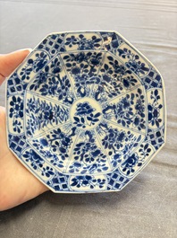 A large collection of 33 Chinese blue, white and Imari-style cups and 43 saucers, 17/19th C.