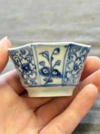 A large collection of 25 sets of Chinese blue, white and Imari-style cups and saucers, Kangxi/Qianlong