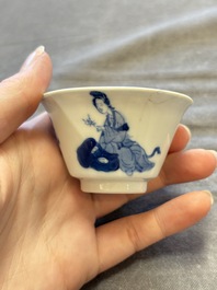 A large collection of 33 Chinese blue, white and Imari-style cups and 43 saucers, 17/19th C.