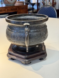 A Chinese archaistic bronze censer with 'Chilong' and 'Lingzhi' handles on wooden stand, Zhou Wang Bo Zuo Bao Ding 周王伯作寶鼎 mark, Yuan/Ming