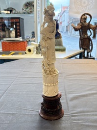 Two pairs of Chinese ivory 'elegant beauty' carvings, 'Da Hai 大海' mark, 19/20th C.
