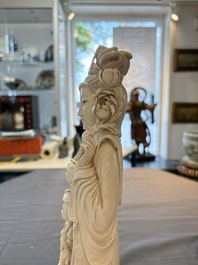 Two pairs of Chinese ivory 'elegant beauty' carvings, 'Da Hai 大海' mark, 19/20th C.