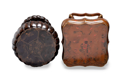 Two Chinese gilt-lacquered stands, 20th C.