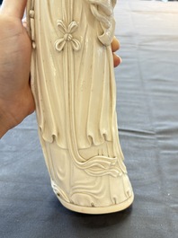 Two pairs of Chinese ivory 'elegant beauty' carvings, 'Da Hai 大海' mark, 19/20th C.