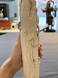 Two pairs of Chinese ivory 'elegant beauty' carvings, 'Da Hai 大海' mark, 19/20th C.