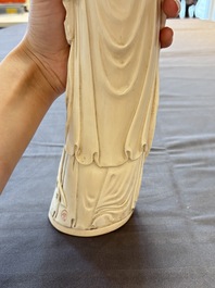 Two pairs of Chinese ivory 'elegant beauty' carvings, 'Da Hai 大海' mark, 19/20th C.