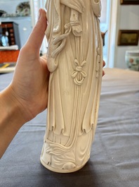 Two pairs of Chinese ivory 'elegant beauty' carvings, 'Da Hai 大海' mark, 19/20th C.