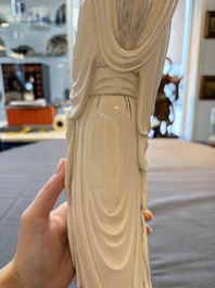 Two pairs of Chinese ivory 'elegant beauty' carvings, 'Da Hai 大海' mark, 19/20th C.
