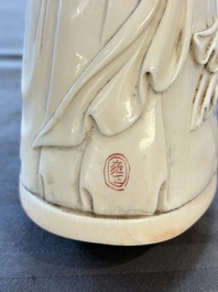 Two pairs of Chinese ivory 'elegant beauty' carvings, 'Da Hai 大海' mark, 19/20th C.
