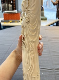 Two pairs of Chinese ivory 'elegant beauty' carvings, 'Da Hai 大海' mark, 19/20th C.