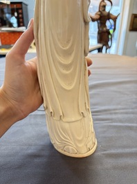 Two pairs of Chinese ivory 'elegant beauty' carvings, 'Da Hai 大海' mark, 19/20th C.