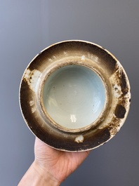 A Chinese qianjiang cai 'antiquities' covered vase and a basin with figural design, signed Yu Yicheng 俞意誠 and Xu Shanqin 徐善琴, 19th C., one dated 1893