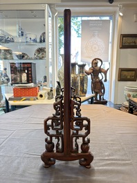 A Chinese 'dream stone' and hongmu table screen, 19/20th C.