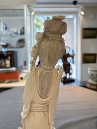 Two pairs of Chinese ivory 'elegant beauty' carvings, 'Da Hai 大海' mark, 19/20th C.