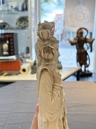 Two pairs of Chinese ivory 'elegant beauty' carvings, 'Da Hai 大海' mark, 19/20th C.