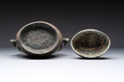 A Chinese archaic bronze food vessel, 'you 卣', Western Zhou