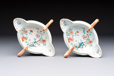A pair of Chinese famille rose sauce boats, Qianlong