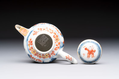 An extraordinary Chinese Imari-style oil lamp and cover, Kangxi/Yongzheng