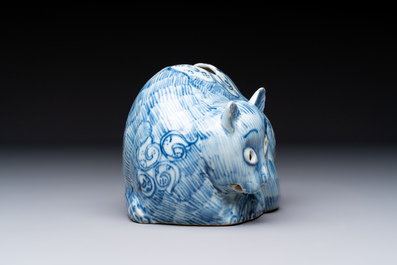 A rare Chinese blue and white 'cat' nightlight, 18th C.