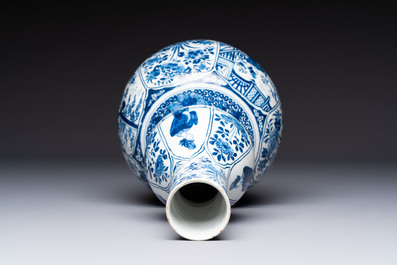 A fine blue and white Dutch Delft double gourd Kangxi-style chinoiserie vase, early 18th C.