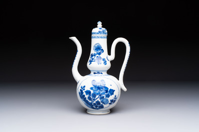 A Chinese blue and white ewer and cover with floral design, Kangxi