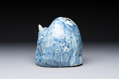 A rare Chinese blue and white 'cat' nightlight, 18th C.