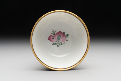 A fine Chinese famille rose 'San Niang Jiao Zi 三娘教子' cup, Yongzheng