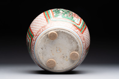 A Chinese wucai bowl with landscape panels, Transitional period