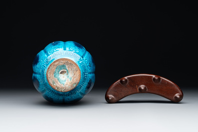 A Chinese turquoise-glazed brush rest and a Fahau vase, 18/19th C.