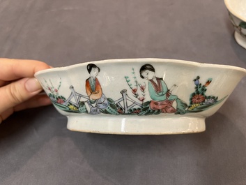 A varied collection of 15 Chinese famille rose and verte wares, 19/20th C.