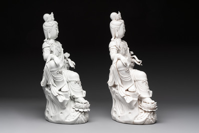 Two Chinese Dehua blanc de Chine sculptures of the seated Guanyin, He Chaozong 何朝宗 and Dehua 德化 marks, 20th C.