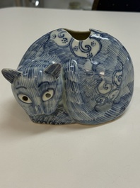 A rare Chinese blue and white 'cat' nightlight, 18th C.