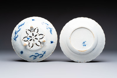 A blue and white Dutch Delft strainer and stand with floral design, 18th C.