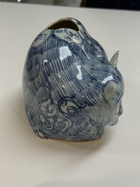 A rare Chinese blue and white 'cat' nightlight, 18th C.