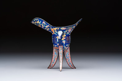 A Chinese Canton enamel tripod ritual wine vessel with bats and 'Shou' design, 'Jue 爵', 19th C.