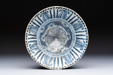 A large Chinese blue and white 'Lotus' bowl, Song Yu 松玉 mark, Anyuan Bantiantang kiln, 17th C.