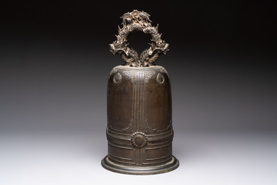 A large Vietnamese bronze 'Dragon' bell, signed Nguyễn Ngọc Nghĩa 阮玉義, 19th C.