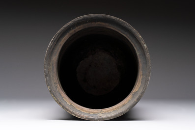 A large Vietnamese bronze 'Dragon' bell, signed Nguyễn Ngọc Nghĩa 阮玉義, 19th C.