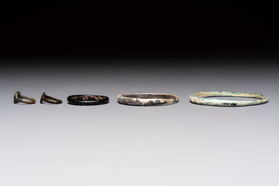 Eight Roman glass flasks, three glass bracelets and two bronze rings, 1st/4th C.