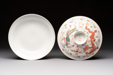 A Chinese famille rose covered 'Dragon' bowl and a teapot, Guangxu and Wang Yongshun 汪永順 mark, 19/20th C.